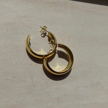 Load image into Gallery viewer, Gold chunky hoop earrings