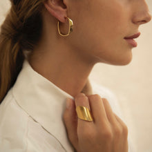 Load image into Gallery viewer, Square Gold Hoop Earrings