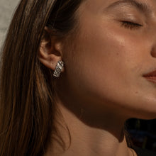 Load image into Gallery viewer, Hammered drop silver earrings