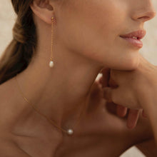 Load image into Gallery viewer, Pearl drop earrings