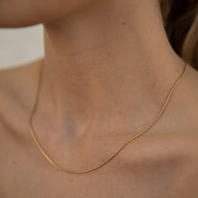 Load image into Gallery viewer, Simple gold plated necklace