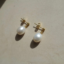 Load image into Gallery viewer, Pearl Drop Earrings