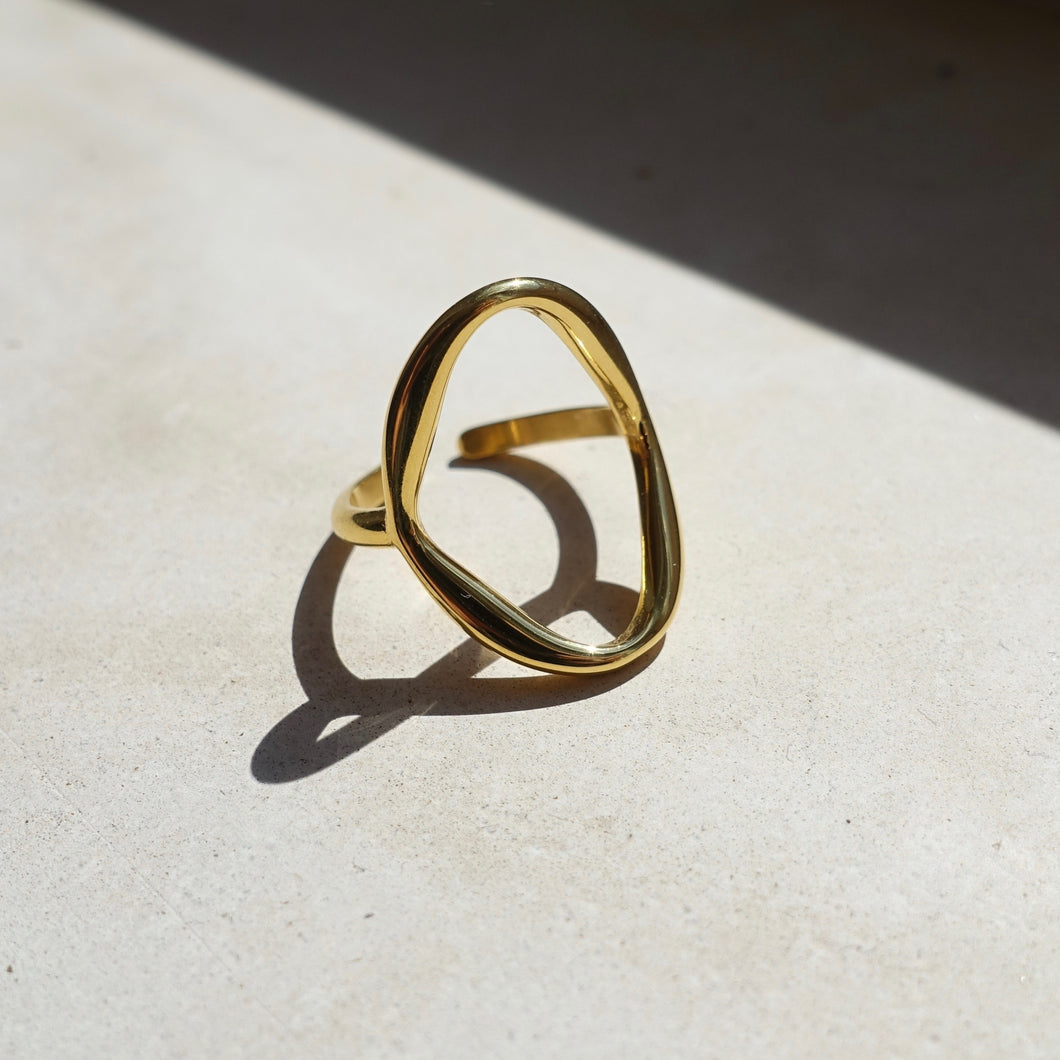Gold oval ring 