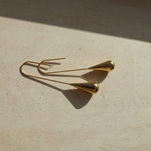 Load image into Gallery viewer, Waterdrop gold long earrings
