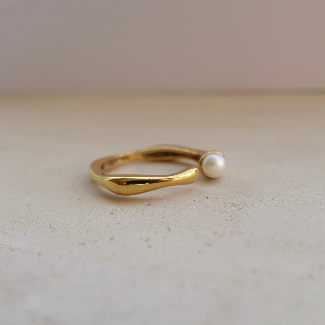 Natural pearl ring