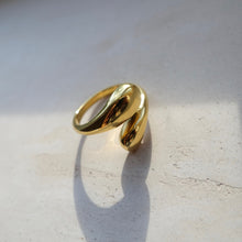 Load image into Gallery viewer, Gold Irregular Ring
