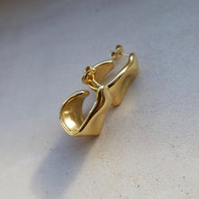 Load image into Gallery viewer, Chunky Gold Hoop Earrings
