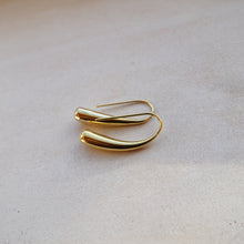 Load image into Gallery viewer, Gold waterdrop earrings
