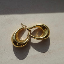 Load image into Gallery viewer, Big waterdrop gold earrings

