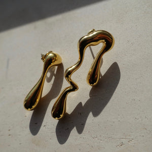 Melted gold stud earrings 
