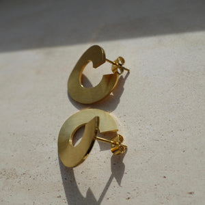 Cool circle stud earrings