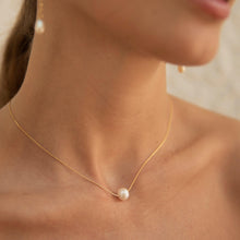 Load image into Gallery viewer, Natural round single pearl necklace in gold
