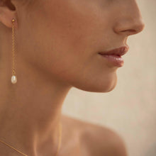 Load image into Gallery viewer, elegant pearl earrings
