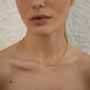 Gold elegant necklace