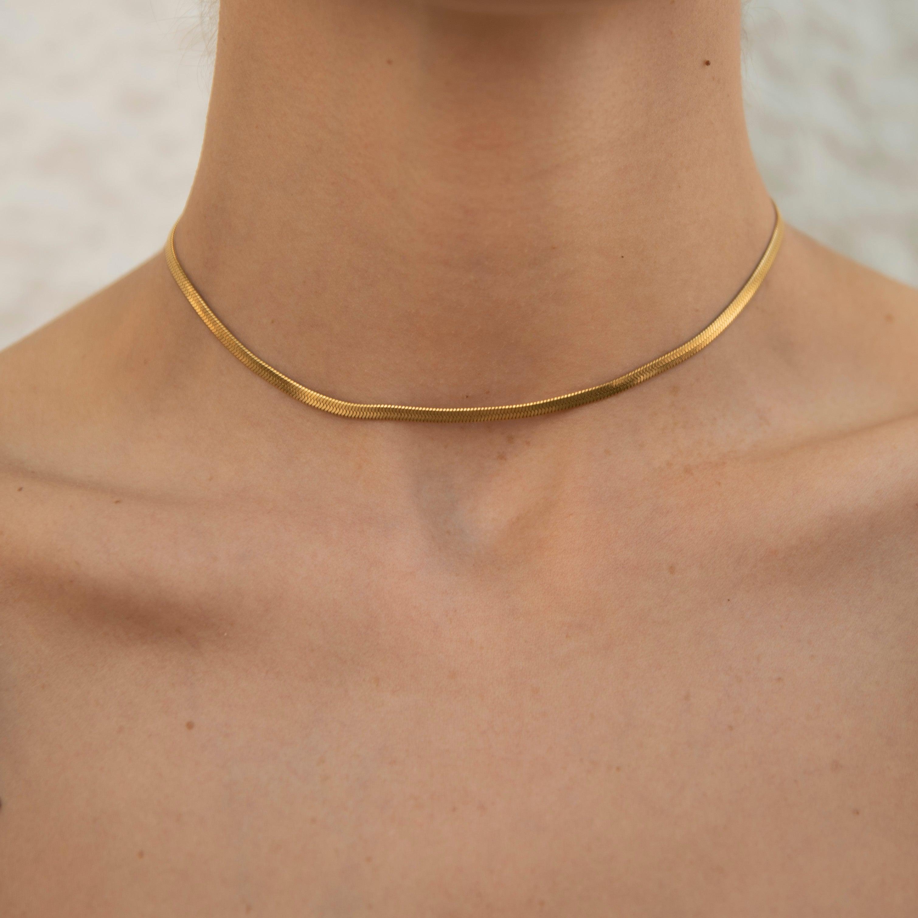 Gold Snake Necklace –