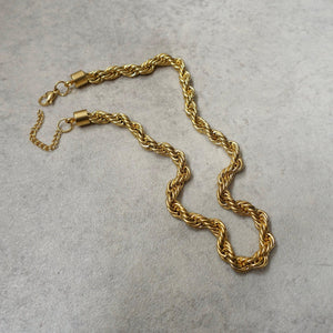 Thick gold necklace 