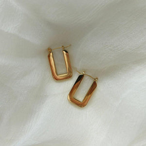 Minimalist and geometric gold earrings