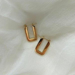 Minimalist gold earrings