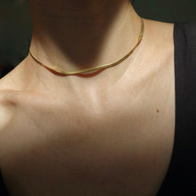 Load image into Gallery viewer, Dainty gold choker necklace
