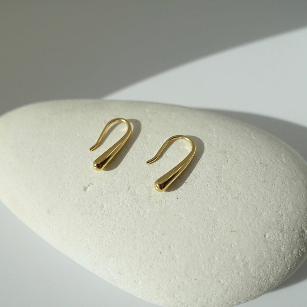 Small waterdrop gold earrings