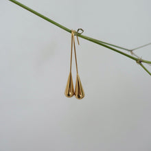 Load image into Gallery viewer, Gold Waterdrop Earrings
