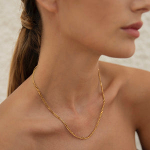 Minimalist gold necklace