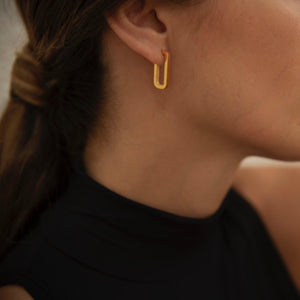 Minimalist gold hoop earrings