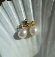 Load image into Gallery viewer, natural pearl earrings
